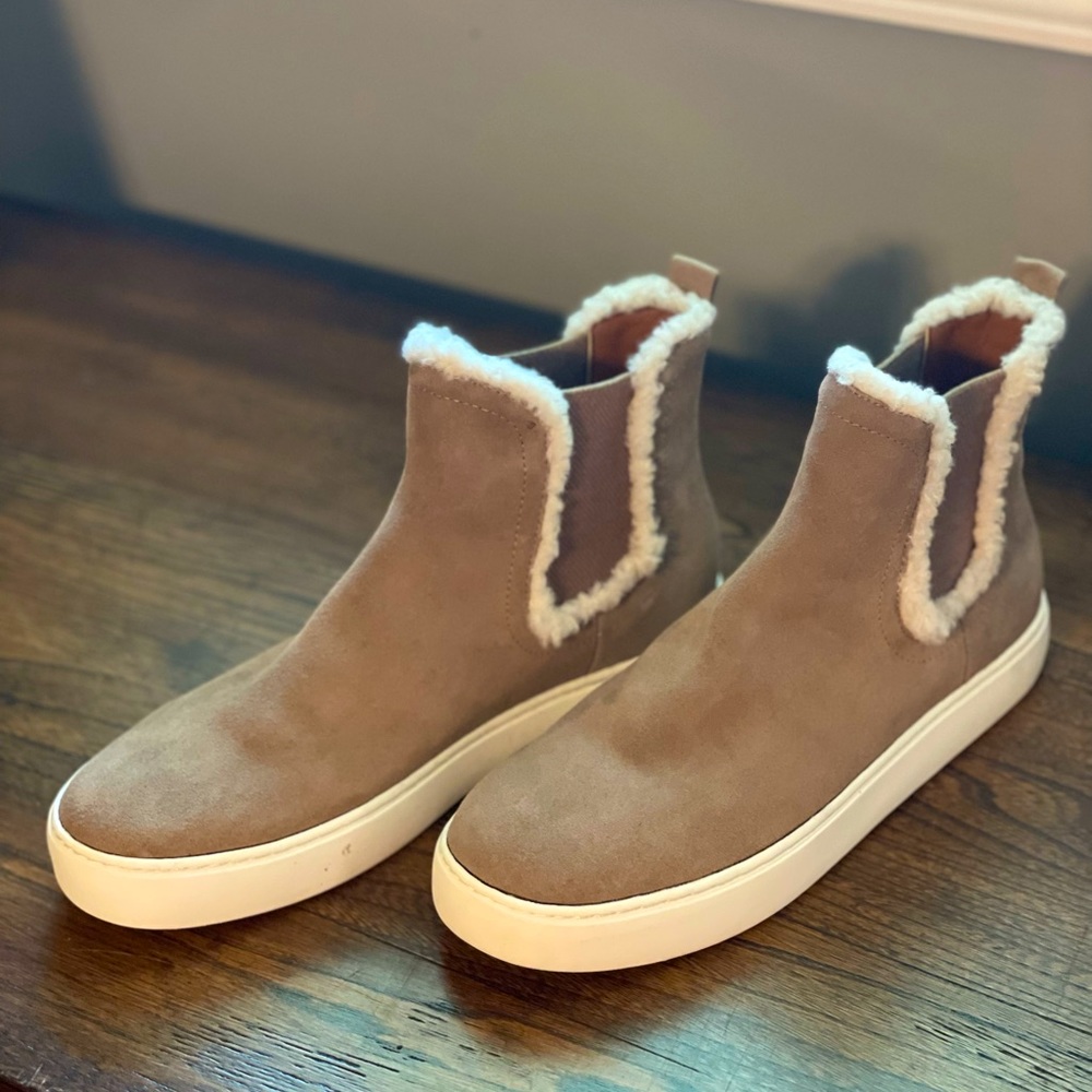 Women’s Lucky Brand tennis shoe sole bootie, leather size 9.5